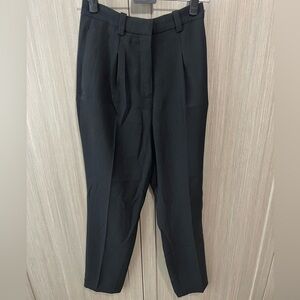 H&M Black Tapered Ankle Pants – Size US 2